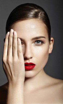 5 Tips Mata Tampil Segar Tanpa Pulasan Eyeshadow