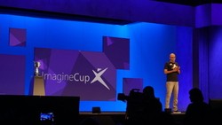 Satya Nadella Berikan Piala Kemenangan untuk Brasil