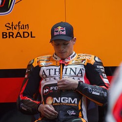 Bradl Tinggalkan Forward Racing
