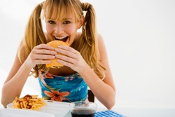 Ini Kira-kira yang Akan Terjadi pada Tubuh Jika Terus Menerus Konsumsi Junk Food! (2)