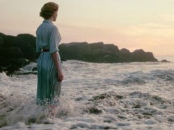 Misteri Dua Wanita di Foto Antik Tahun 1950-an