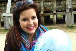 Mengharukan, Traveler Kirim Kartu Pos untuk Ayahnya di Surga