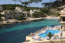 Jatuh Dari Balkon Hotel di Spanyol, Turis Inggris Cedera Parah