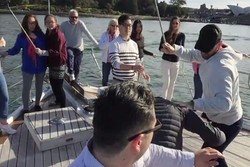 Heboh Video Turis AS & Jepang Berantem Gara-gara Tongsis