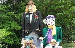 Unik! Inggris Punya Festival Orang-orangan Sawah