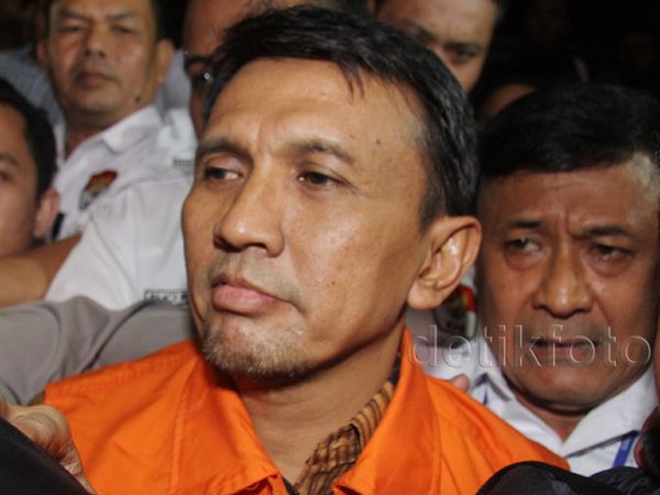 Gubernur Gatot dan Istri Ditahan KPK