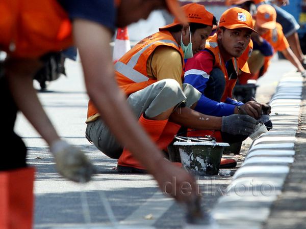 Trotoar di Tanah Abang Dipercantik