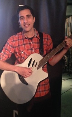 Raef, Penyanyi Religi Asal Amerika Jadi Brand Ambassador Terbaru Elzatta