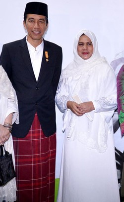 Foto: Gaya Hijab Iriana Saat Dampingi Presiden Jokowi