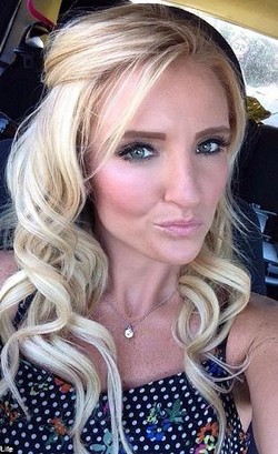 Ini Karleen, Wanita Cantik yang Bekerja Sebagai Penguji Sex Toys