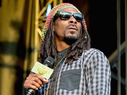 Simpan Rp 5,6 M di Tas, Snoop Dogg Tertahan di Bandara Italia