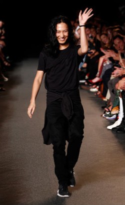 Pemilik Balenciaga Buat Pernyataan Resmi Tentang Keluarnya Alexander Wang