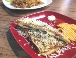 Dapur Endess: Santap Malam Enak dengan Roti Panggang Daging Asap dan Nasi Goreng Kambing