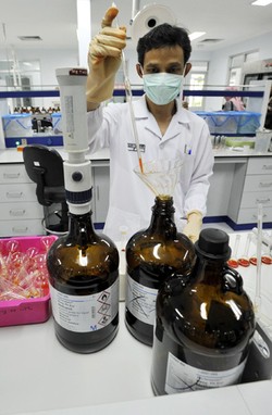 BUMN Obat RI Masih Impor 90% Bahan Baku