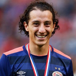 Betapa Cintanya PSV pada Andres Guardado