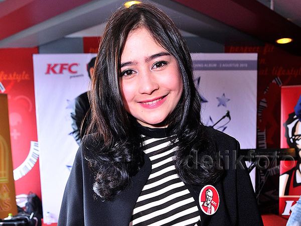 Manisnya Prilly Latuconsina, Bikin Fans Kelepek-kelepek