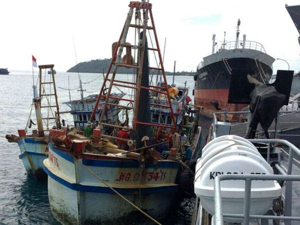 Koarmabar Tangkap Dua Kapal Ikan Vietnam