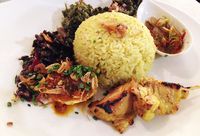 Sedapnya Nasi Kuning Berlauk Komplet dan Nasi Burung Punai