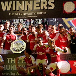 Salam Tiga Jari Cech untuk Tiga Trofi Arsenal Jelang Kick Off Musim Baru