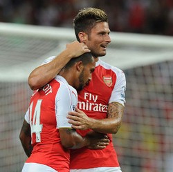 Giroud Siap Berpacu dengan Walcott