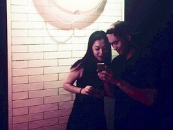 Sulli f(x) dan Choiza Tak Lagi Malu Tampil Berdua