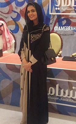 Foto: Gaya Kerudung Ameera Al Taweel, Putri Kerajaan Arab Saudi