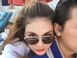 Liburan Bareng, Luna Maya dan Reino Lakukan Foto Prewedding?