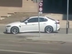 Sedan Ferrari Murah Muncul di Jalanan