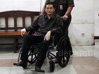 Udar Sakit, Sidang Ditunda