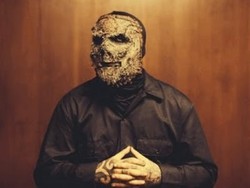 Bassis Dilarikan ke Rumah Sakit Saat Konser, Ini Penjelasan Slipknot