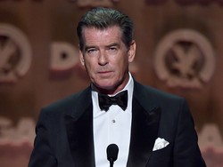 Ketahuan Bawa Pisau 10 Inci, Pierce Brosnan Tertahan di Bandara