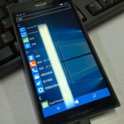 Microsoft Benamkan Windows 10 di Lumia 950