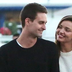 Bos Snapchat Bermesraan dengan Supermodel Seksi