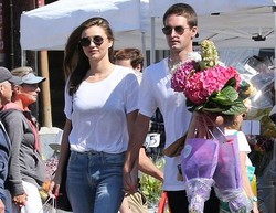 Evan, Pria Geek yang Pacari Model Victoria Secret