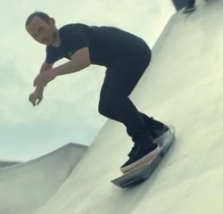 Keren! Skateboard Melayang ala Film Back to The Future