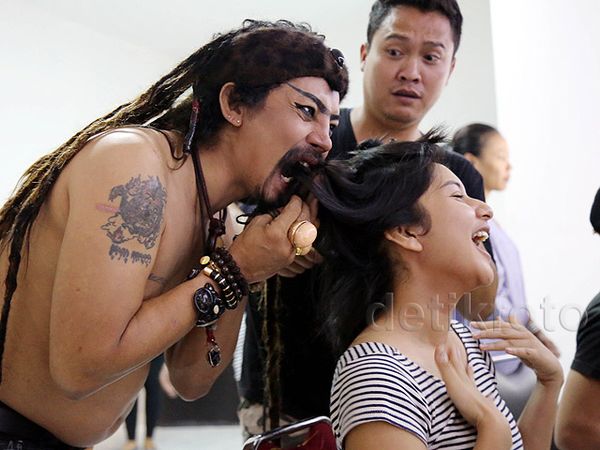 Hiii! Rambut Bianca Liza Mau Dimakan Limbad