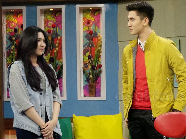 Ehm... Verrell Bramasta Salting Bertemu Isyana Sarasvati