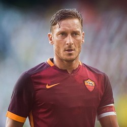 Totti Kejutkan Enrique