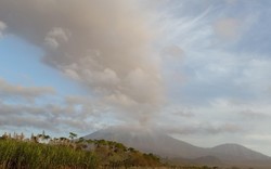 Dampak Abu Gunung Raung, Bandara Ngurah Rai Kembali Ditutup Siang Ini