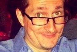 Demi Ngirit, Traveler ini Tinggal di Spanyol & Kerja di Inggris