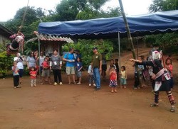 Ayunan Super Unik dari Suku Pedalaman Thailand