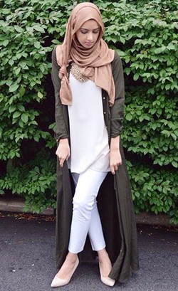 Foto: Gaya Hijabers Cantik Asal Amerika, Summer Albarcha