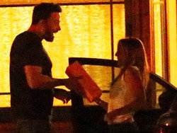 Beredar Foto Eks Pengasuh Habiskan Malam di Kediaman Ben Affleck Pasca Cerai
