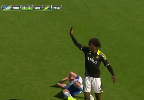 Aksi Tipu-tipu di Atas Lapangan yang Bikin Sang Kapten Akhirnya Malu Sendiri