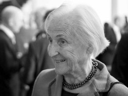 Nenek yang Juga Pemegang 47 Persen Saham BMW Ini Telah Wafat