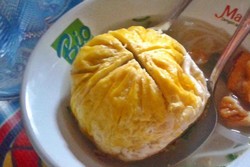 Wisata Kuliner Unik di Jember, Bakso Kabut Bungkus Telur