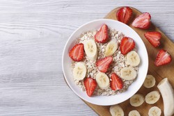 Si Kecil Bosan Makan Nasi? Racik Sarapan Bergizi dari Oatmeal dan Buah
