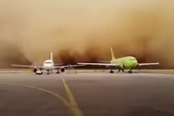 Heboh & Ngeri, Video Pesawat Ditelan Badai Pasir Yordania
