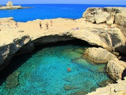 Ini Dia 10 Kolam Renang Alami Terbaik di Dunia (1)