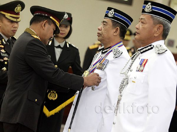 Mabes Polri Beri Penghargaan Dua Polisi Malaysia